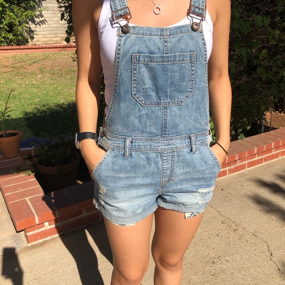 Forever 21 Pants - Short overalls. Size 26💕
